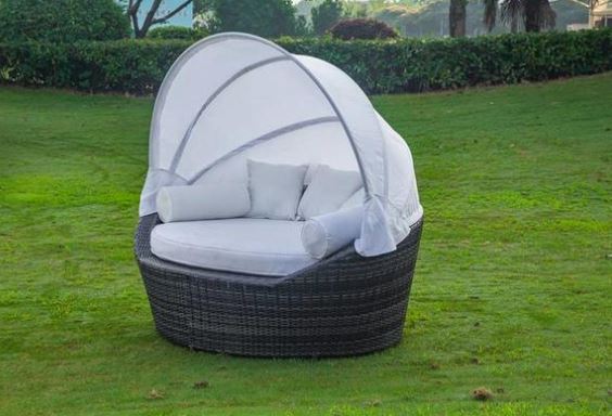 Dormiens velut Regium: The Oval Bed Design