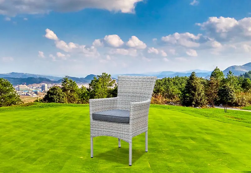 Stackable Chairs: Reserans potentia parva spatia viventium